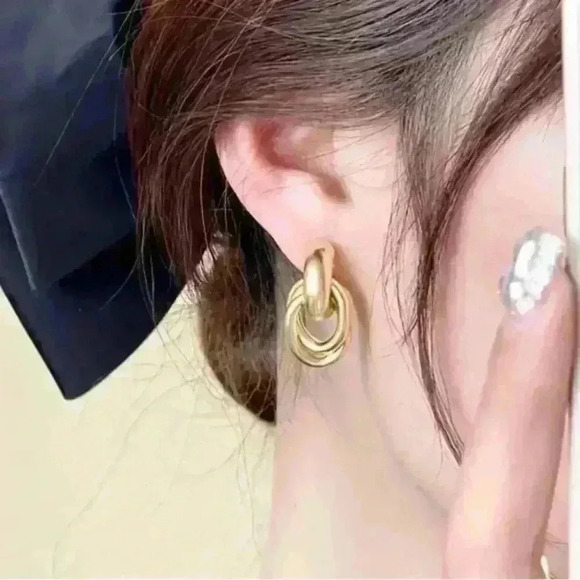 Geometric Alloy Stud Earrings - Picture 3 of 8